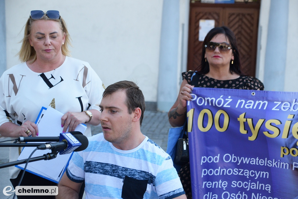 Posłowie walczą o zwiększenie renty socjalnej