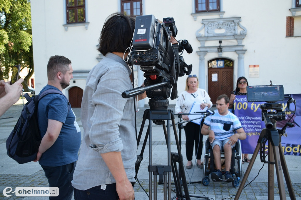 Posłowie walczą o zwiększenie renty socjalnej