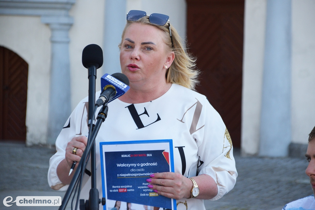 Posłowie walczą o zwiększenie renty socjalnej