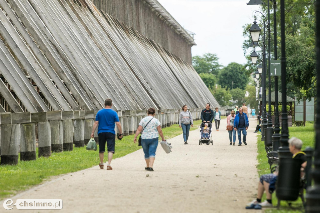 Lato pod ciechocińskimi tężniami