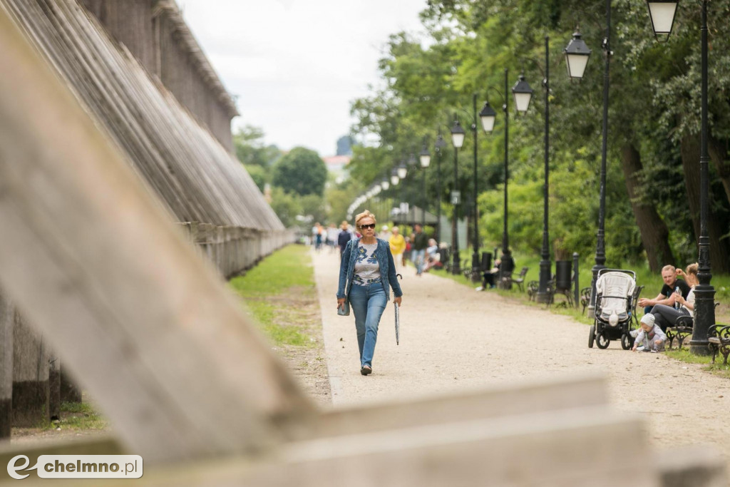 Lato pod ciechocińskimi tężniami