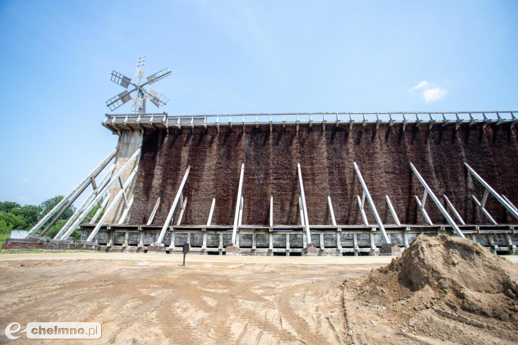 Lato pod ciechocińskimi tężniami