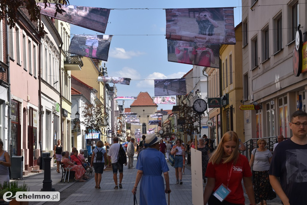 Radosne prace Ewy Porożyńskiej zdobią ulicę Grudziądzką