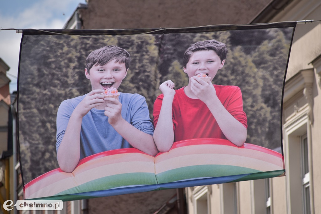 Radosne prace Ewy Porożyńskiej zdobią ulicę Grudziądzką