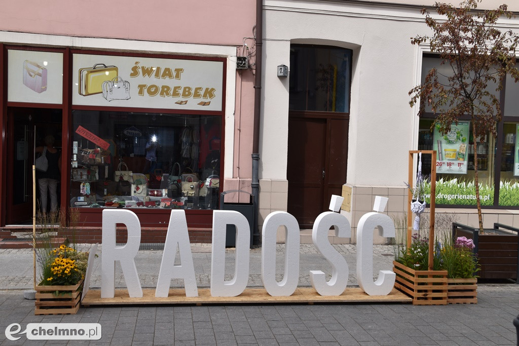 Radosne prace Ewy Porożyńskiej zdobią ulicę Grudziądzką