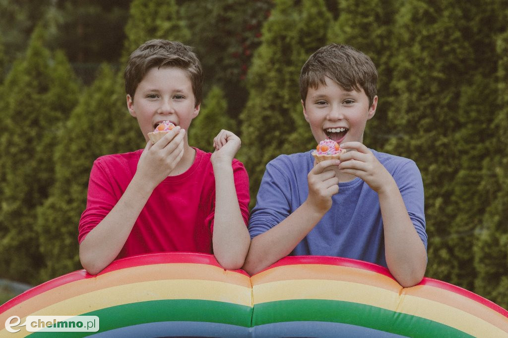 Radosne prace Ewy Porożyńskiej zdobią ulicę Grudziądzką
