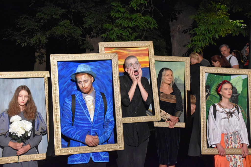 Wspaniała Parada Chodzących Obrazów Bum Bum Orkestar