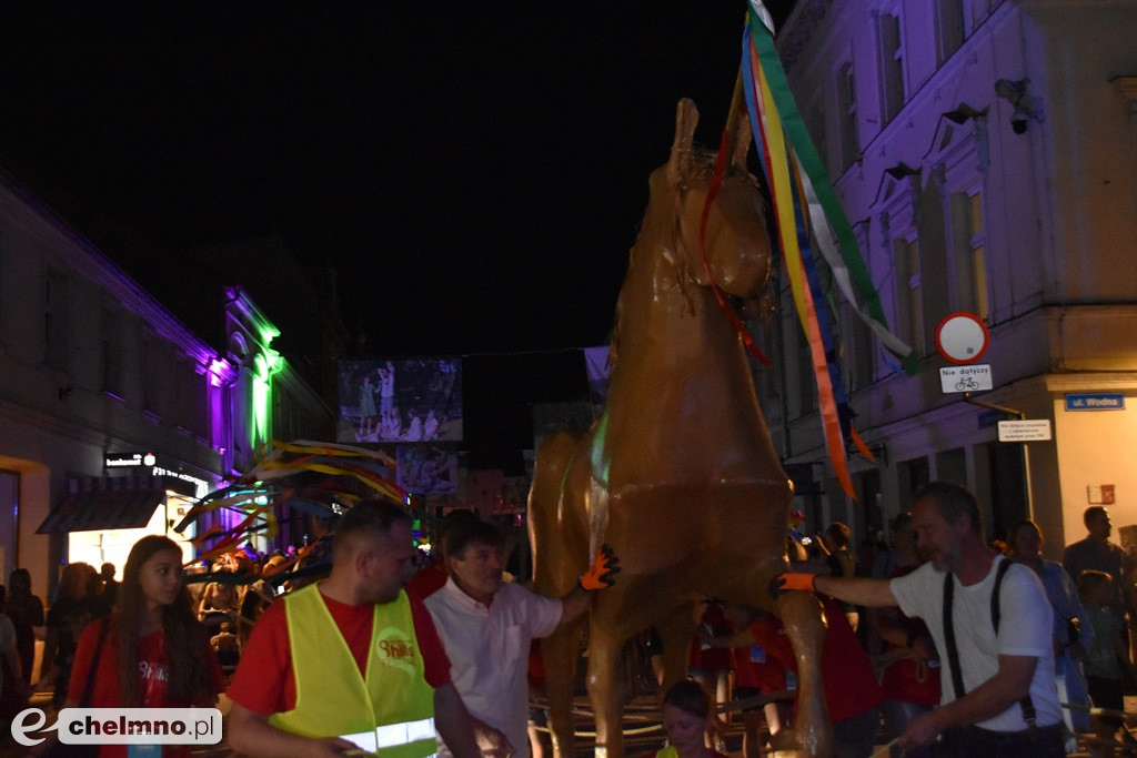 Wspaniała Parada Chodzących Obrazów Bum Bum Orkestar