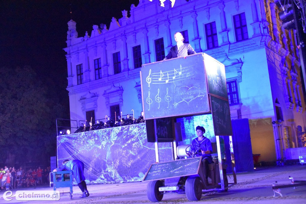 Spektakularna inscenizacja 