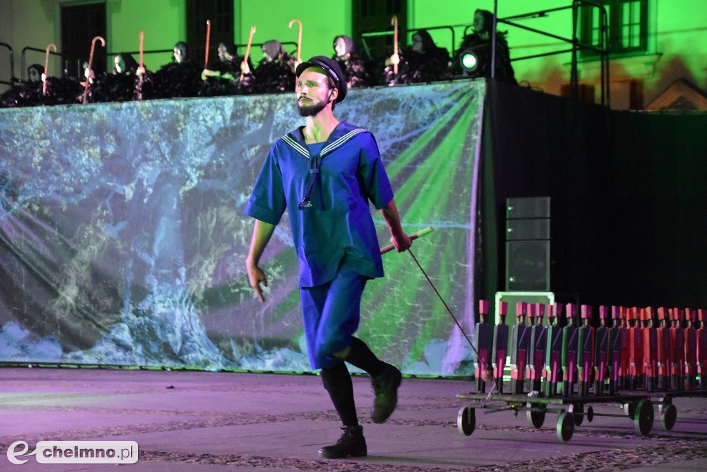Spektakularna inscenizacja 
