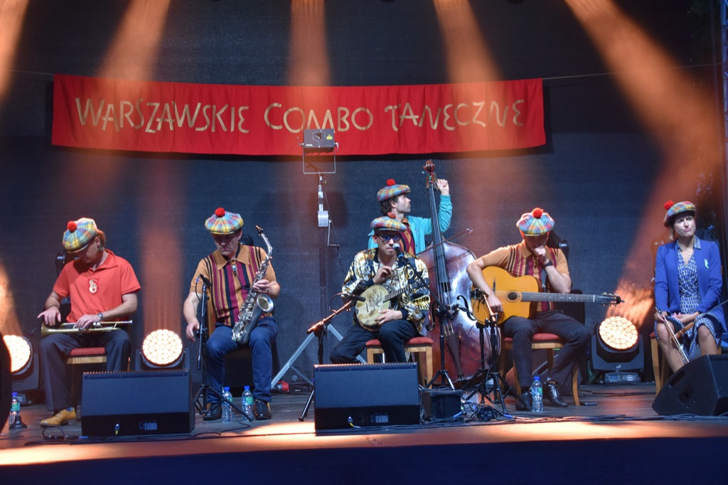 Rozkręciła się potańcówka z Warszawskim Combo Tanecznym