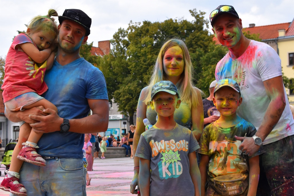 Szaleństwo na niedzielnym Święcie Kolorów Holi