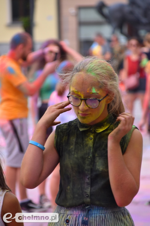 Szaleństwo na niedzielnym Święcie Kolorów Holi