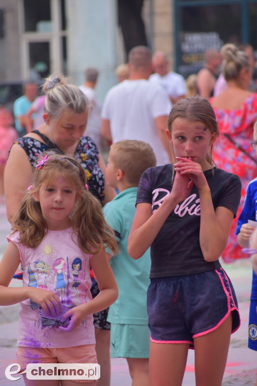 Szaleństwo na niedzielnym Święcie Kolorów Holi