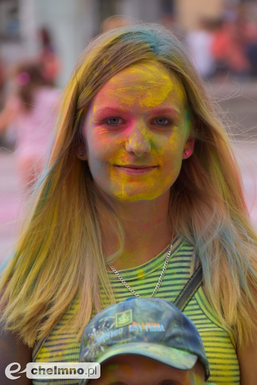 Szaleństwo na niedzielnym Święcie Kolorów Holi