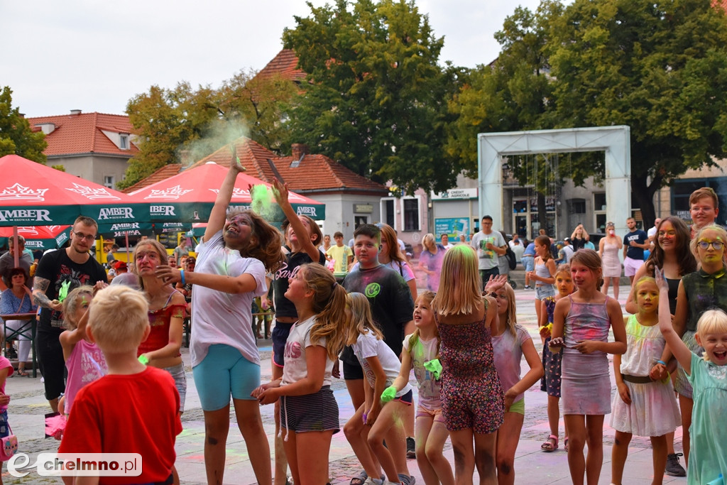 Szaleństwo na niedzielnym Święcie Kolorów Holi