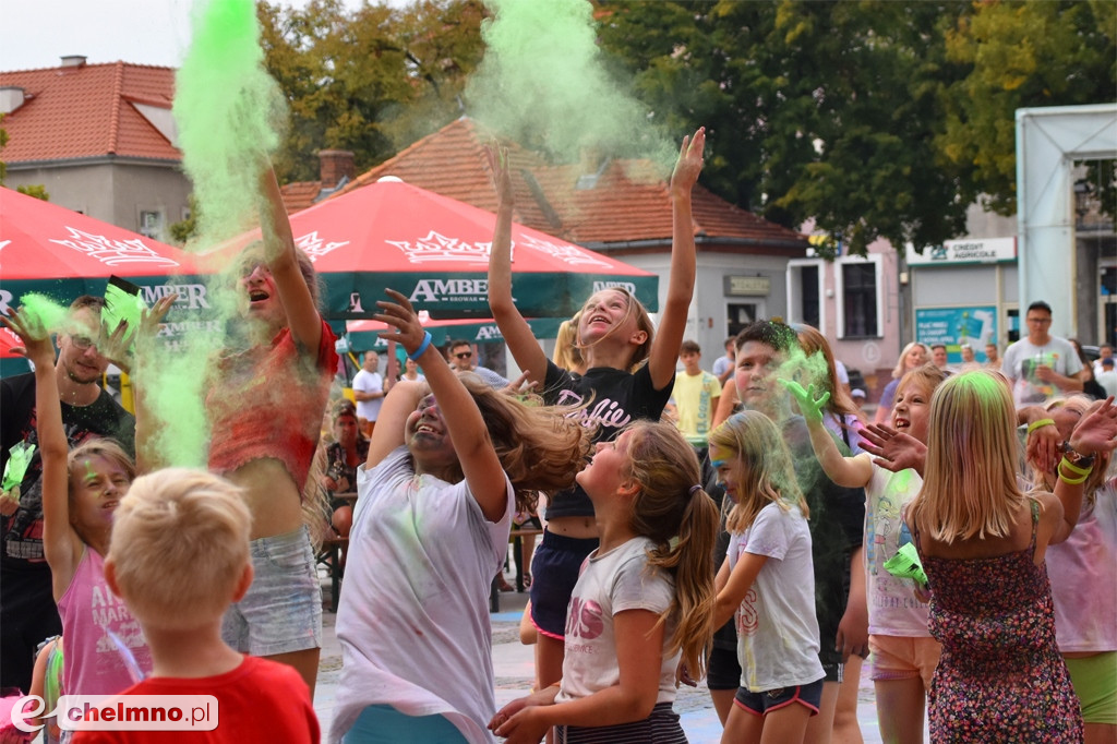 Szaleństwo na niedzielnym Święcie Kolorów Holi