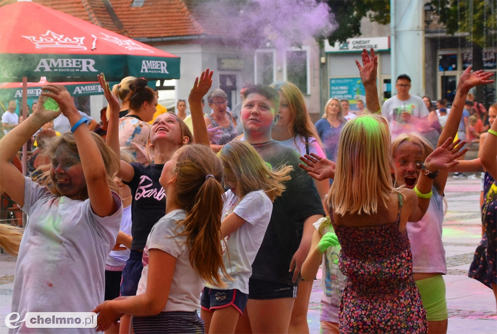 Szaleństwo na niedzielnym Święcie Kolorów Holi