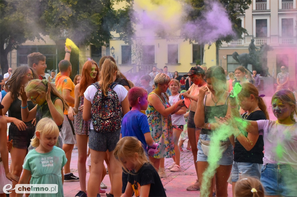 Szaleństwo na niedzielnym Święcie Kolorów Holi