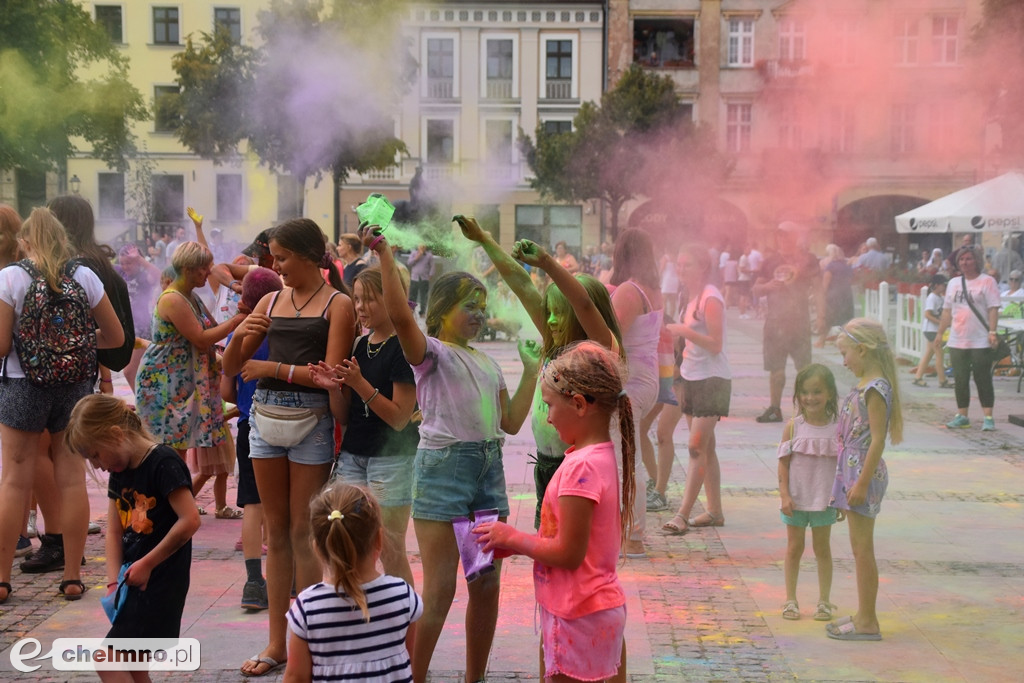 Szaleństwo na niedzielnym Święcie Kolorów Holi