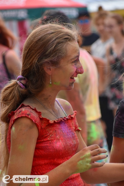 Szaleństwo na niedzielnym Święcie Kolorów Holi