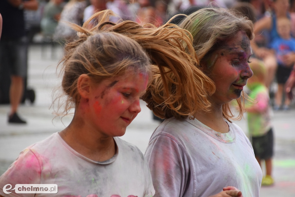 Szaleństwo na niedzielnym Święcie Kolorów Holi