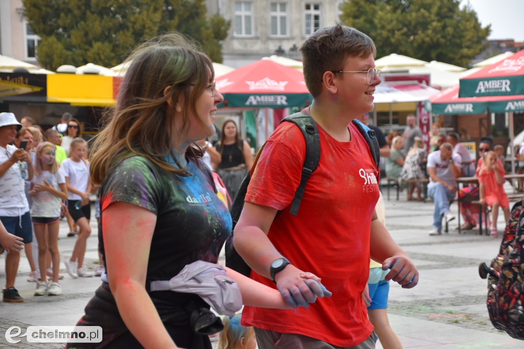 Szaleństwo na niedzielnym Święcie Kolorów Holi