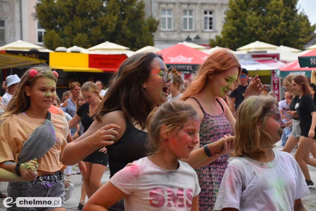 Szaleństwo na niedzielnym Święcie Kolorów Holi