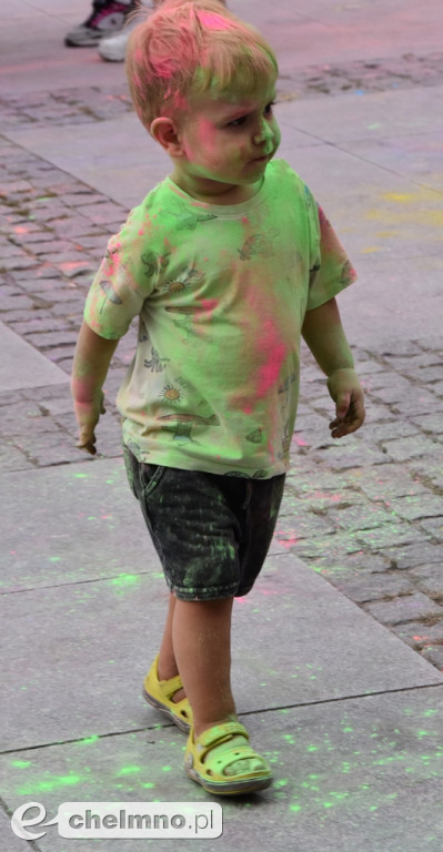 Szaleństwo na niedzielnym Święcie Kolorów Holi