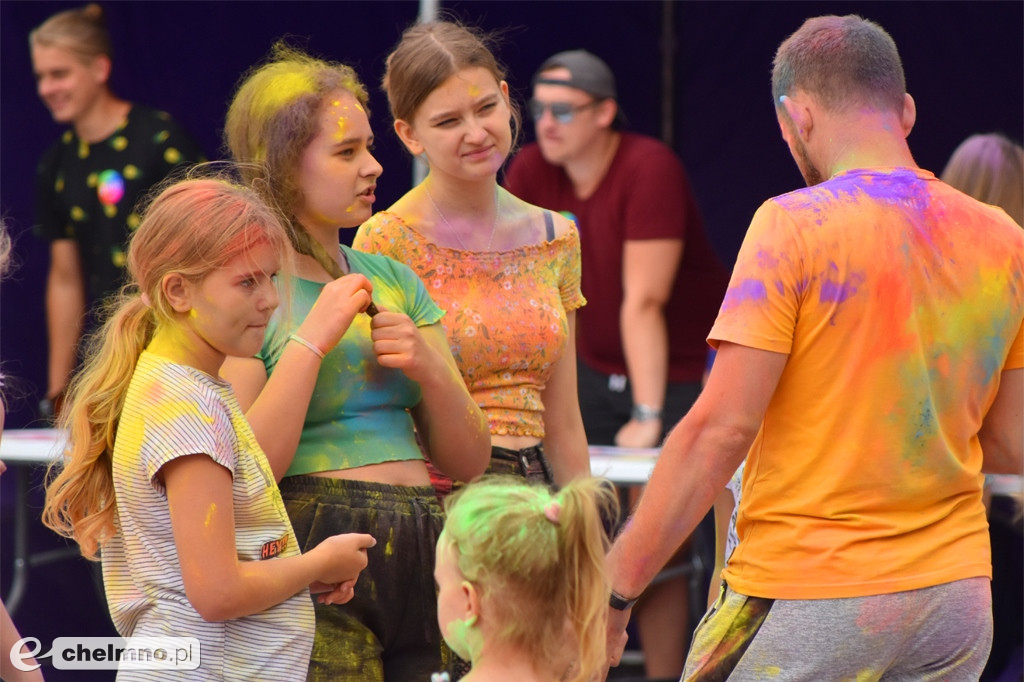 Szaleństwo na niedzielnym Święcie Kolorów Holi