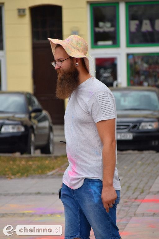 Szaleństwo na niedzielnym Święcie Kolorów Holi