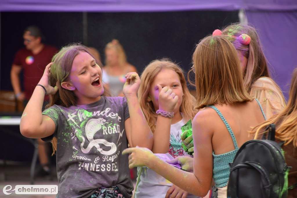 Szaleństwo na niedzielnym Święcie Kolorów Holi