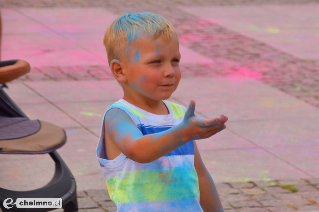 Szaleństwo na niedzielnym Święcie Kolorów Holi