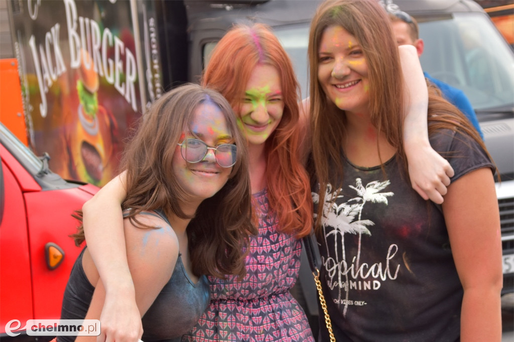 Szaleństwo na niedzielnym Święcie Kolorów Holi