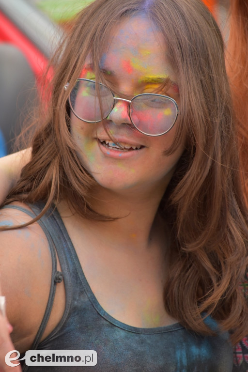 Szaleństwo na niedzielnym Święcie Kolorów Holi