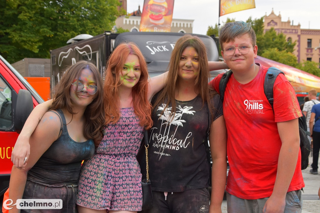 Szaleństwo na niedzielnym Święcie Kolorów Holi