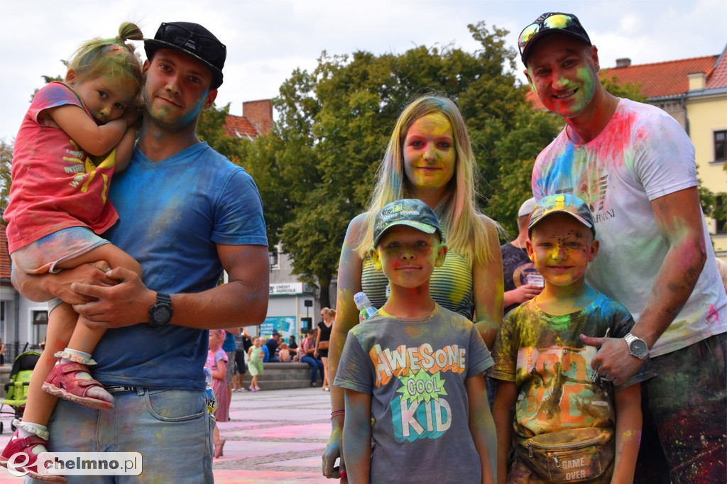 Szaleństwo na niedzielnym Święcie Kolorów Holi