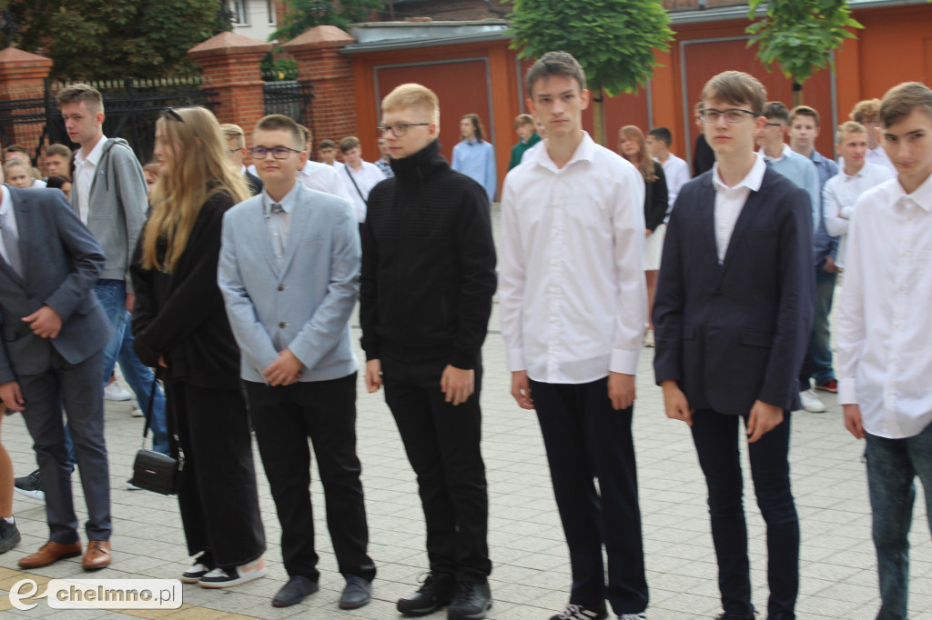 Pierwszy symboliczny dzwonek w Zespole Szkół nr 2