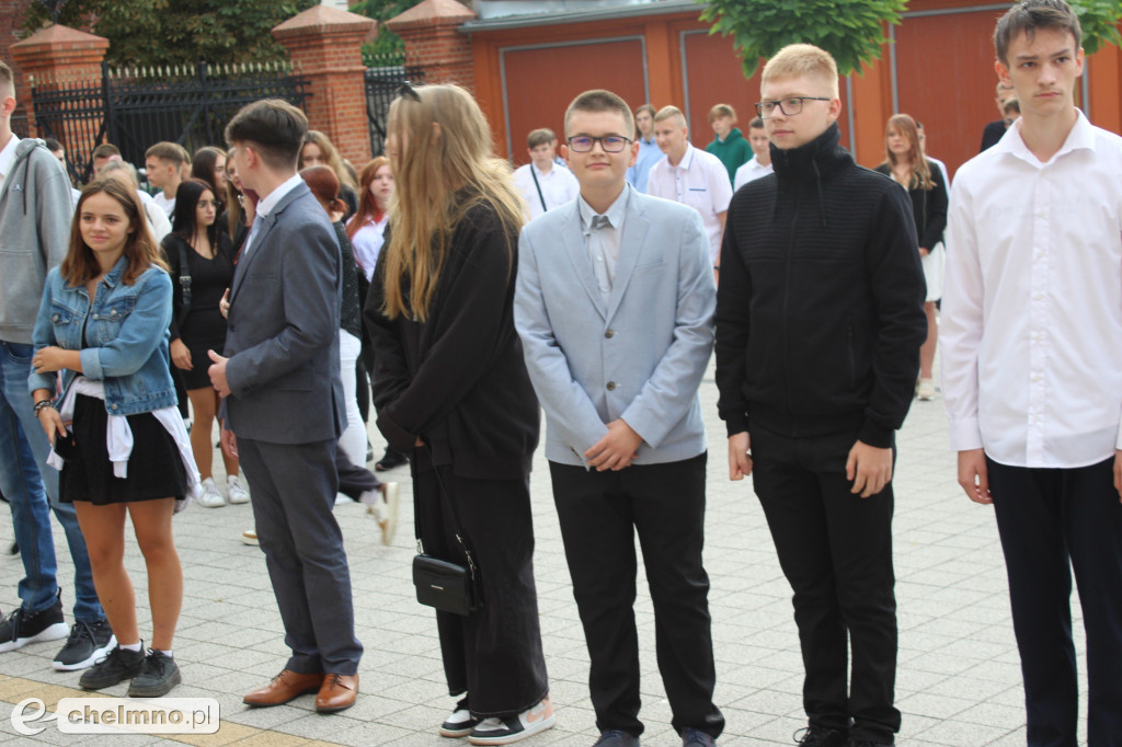 Pierwszy symboliczny dzwonek w Zespole Szkół nr 2
