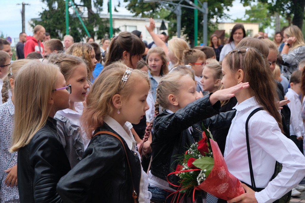 Tak odświętnie wyglądali wczoraj uczniowie w Jedynce