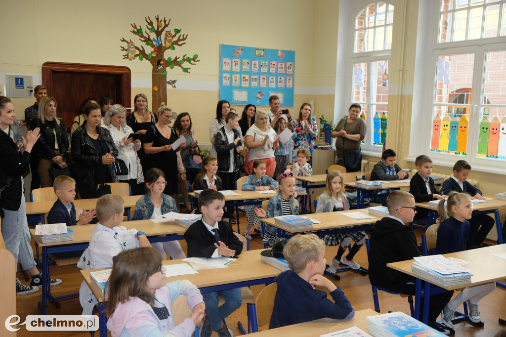Tak odświętnie wyglądali wczoraj uczniowie w Jedynce