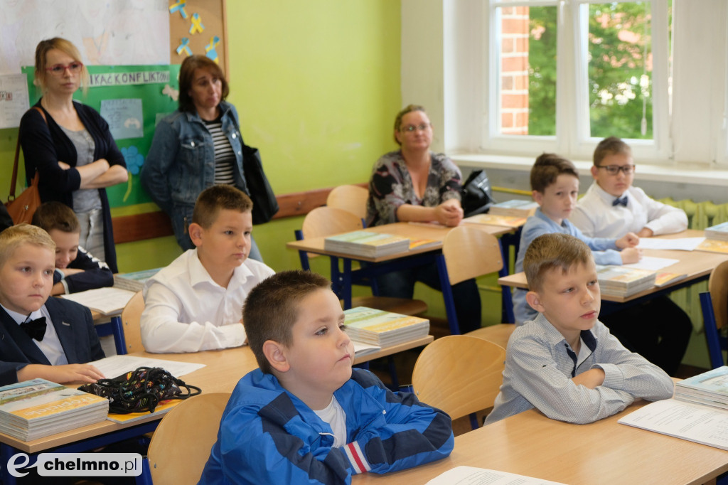 Tak odświętnie wyglądali wczoraj uczniowie w Jedynce