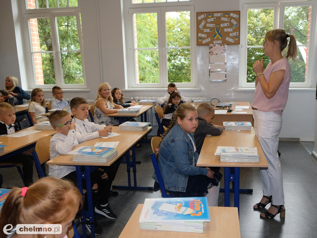 Tak odświętnie wyglądali wczoraj uczniowie w Jedynce