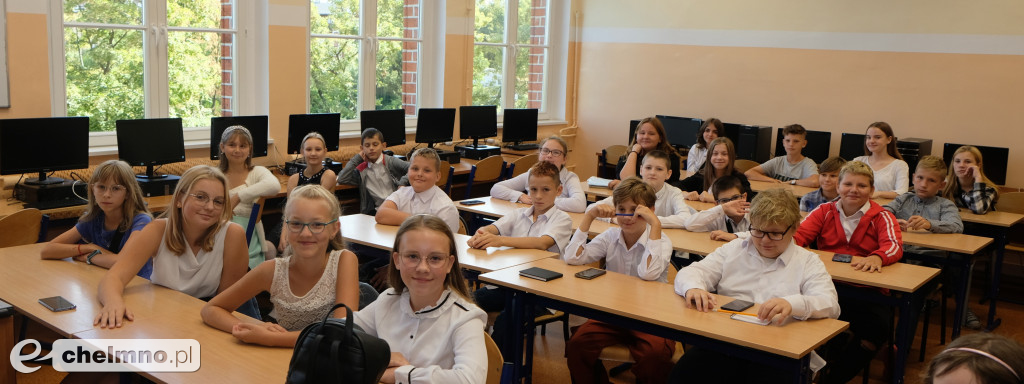 Tak odświętnie wyglądali wczoraj uczniowie w Jedynce