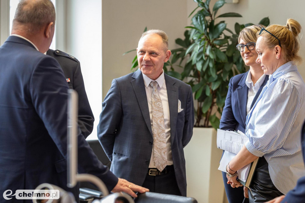 Wozy dla strażaków ochotników i bazy edukacyjne