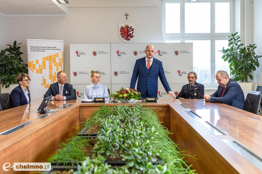 Wozy dla strażaków ochotników i bazy edukacyjne