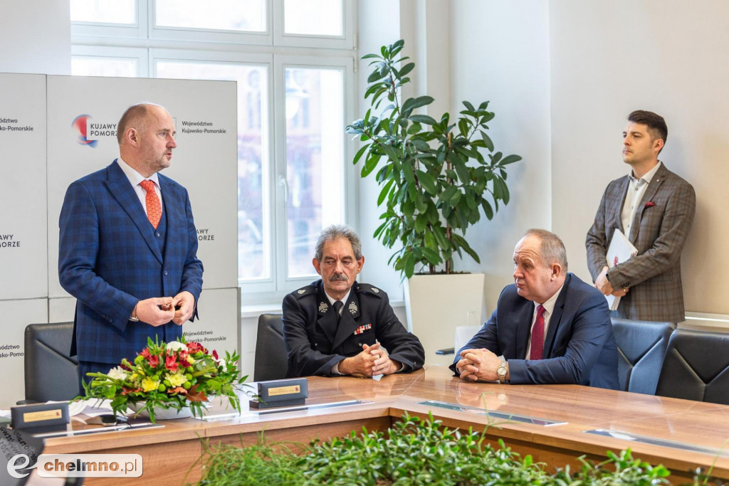 Wozy dla strażaków ochotników i bazy edukacyjne