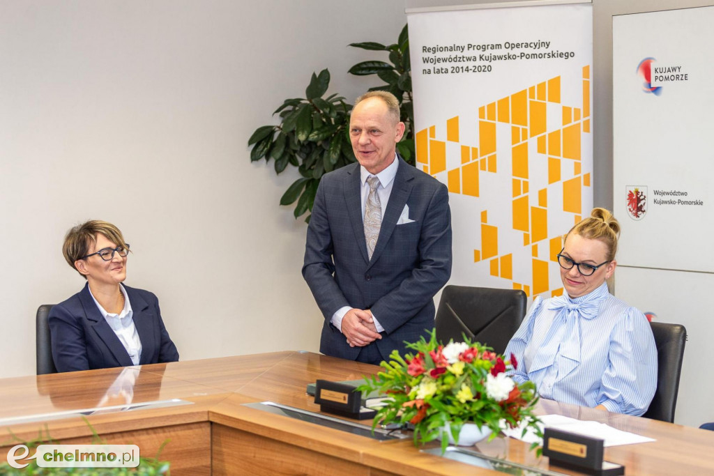 Wozy dla strażaków ochotników i bazy edukacyjne