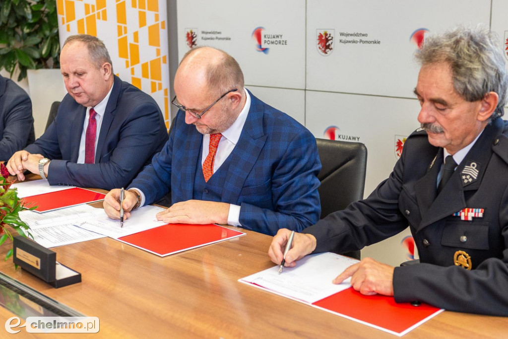 Wozy dla strażaków ochotników i bazy edukacyjne