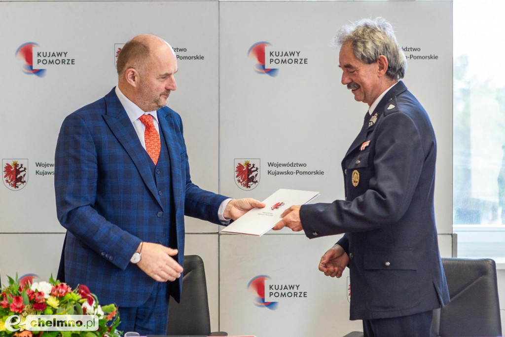 Wozy dla strażaków ochotników i bazy edukacyjne